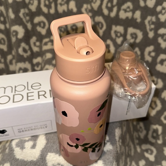 Simple Modern 32oz Summit Water Bottle with Straw & Chug Lid in Garden Party 😍 - Picture 12 of 17